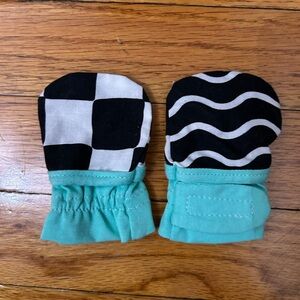 Lovevery black and white mittens